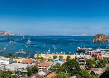 Landscape photo of Labuan Bajo Marina Pier from the top of the hill. (Hey Bali/ IST)