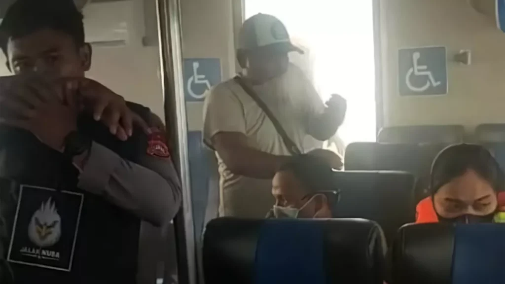 Photo of the atmosphere inside the fastboat when the engine of the ship, The Angkal 6, caught fire in the waters of Nusa Penida (IST)