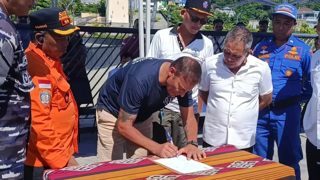 Lost at Sea: The Valencia Coach, the Broken System, and the Boy Who Never Came Home 38 Representatives of the victims' families signed the minutes of the closing of the search operation for victims of the sinking of the KM Putri Sakinah in Labuan Bajo, West Manggarai, East Nusa Tenggara, Friday (January 9, 2026).