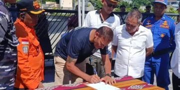 Representatives of the victims' families signed the minutes of the closing of the search operation for victims of the sinking of the KM Putri Sakinah in Labuan Bajo, West Manggarai, East Nusa Tenggara, Friday (January 9, 2026).