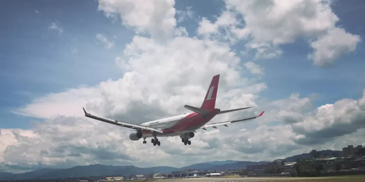 No Survivors in Colombian Air Disaster: Lawmaker Among 15 Killed in Andean Mountain Crash 37 Airplane Illustration Photo (Pexels)