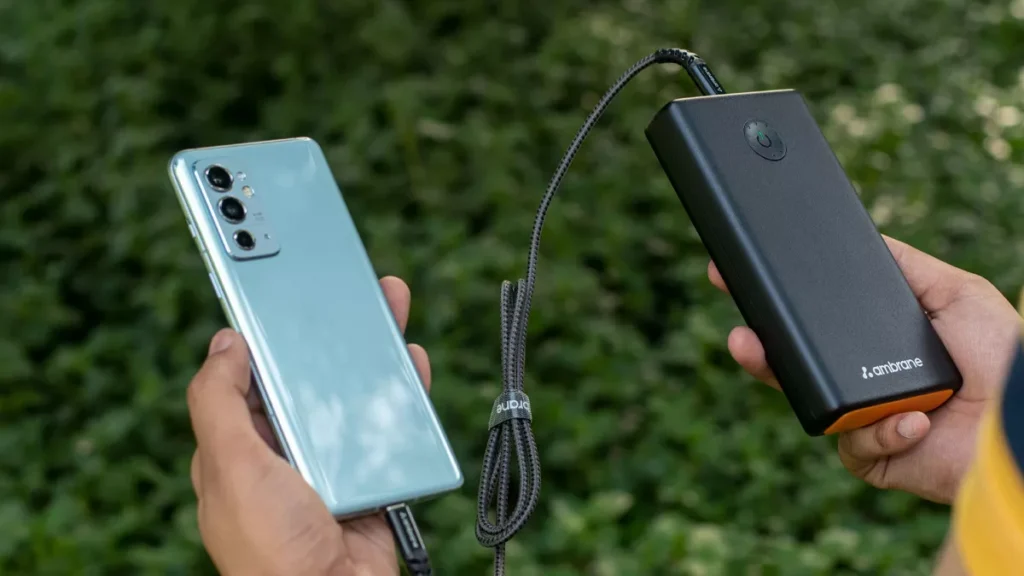 Illustration photo of someone using a power bank