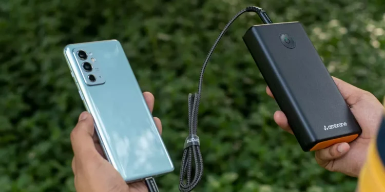 New In-Flight Power Bank Rules: What Bali Travelers Need to Know in 2026 37 Illustration photo of someone using a power bank