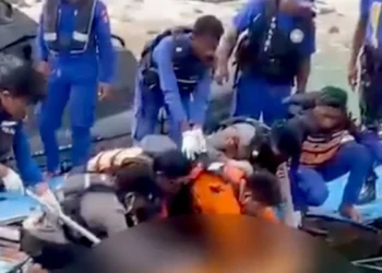 Screenshot of the Evacuation Process of one of Coach Valencia's children from the Bankai of the Putri Sakinah Ship, January 6, 2026 (Hey Bali)