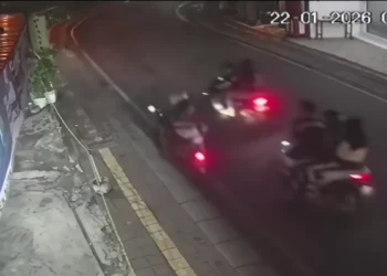 CCTV footage of a mugging on Jalan Buana Raya, Denpasar, Thursday (January 22, 2026).