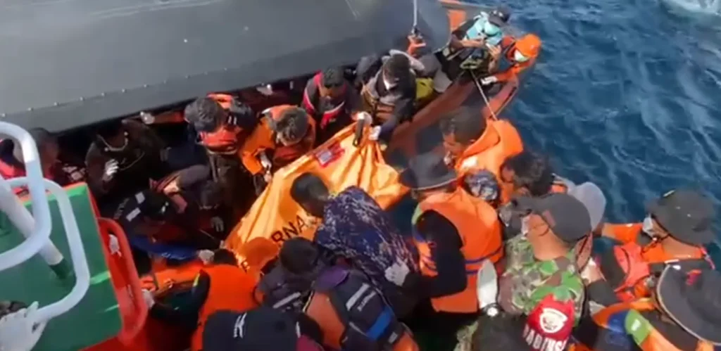 The discovery of a body in the waters of Labuan Bajo, suspected to be Fenando, Valencia's coach