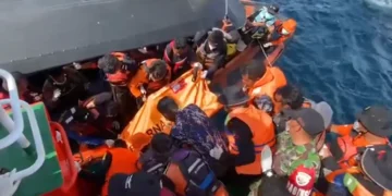 The discovery of a body in the waters of Labuan Bajo, suspected to be Fenando, Valencia's coach