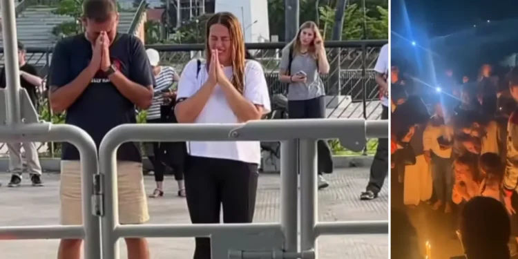 Collage photo of the wife of coach Valencia crying at the Labuan Bajo pier knowing that her husband was found and a photo of the wife lighting candles with thousands of Labuan Bajo residents.