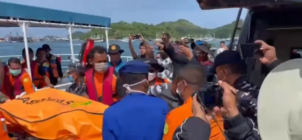 Screenshot of the video of the body of the Valencia coach arriving at the Labuan Bajo marina pier on January 4, 2026 (Heybali)