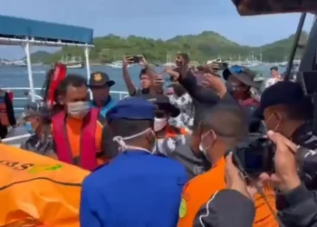Screenshot of the video of the body of the Valencia coach arriving at the Labuan Bajo marina pier on January 4, 2026 (Heybali)