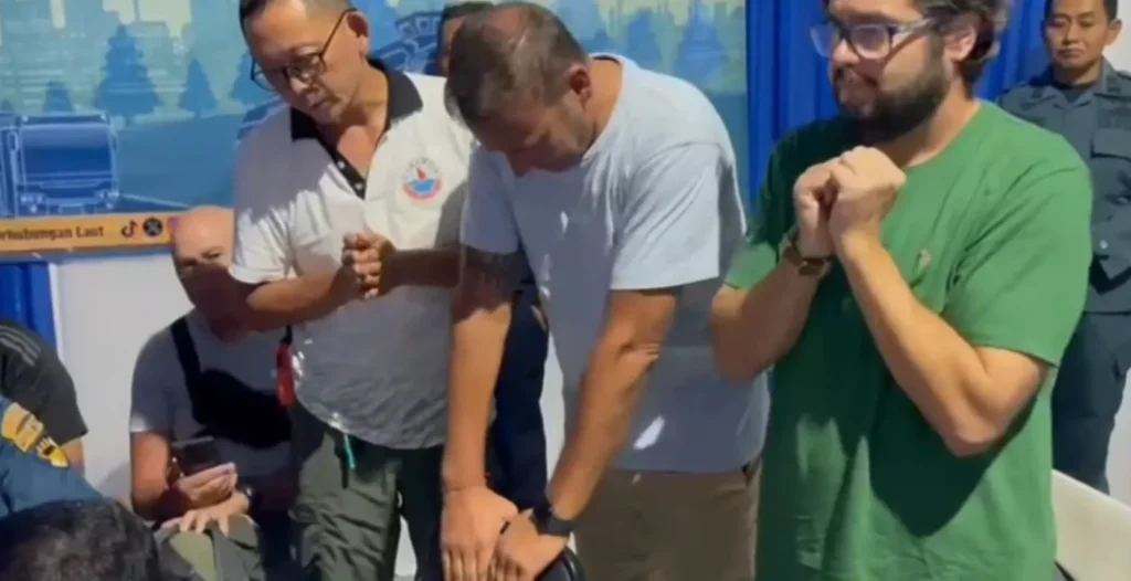 Video screenshot of the family asking for an extension so that the remains of one of the victims, the son of the Valencia coach, can be found (Hey Bali / IST)