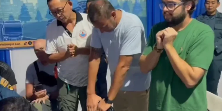 Video screenshot of the family asking for an extension so that the remains of one of the victims, the son of the Valencia coach, can be found (Hey Bali / IST)