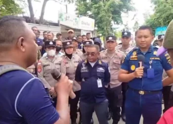 Photo: Demonstrators in Labuan Bajo demanding the immediate removal of the Head of the KSOP and the indictment of the suspect, as he is considered primarily responsible for the sinking of the Putri Sakinah. January 8, 2026