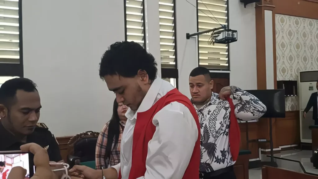 Two defendants in the shooting of an Australian citizen after their trial at the Denpasar District Court on Monday (January 12, 2026).