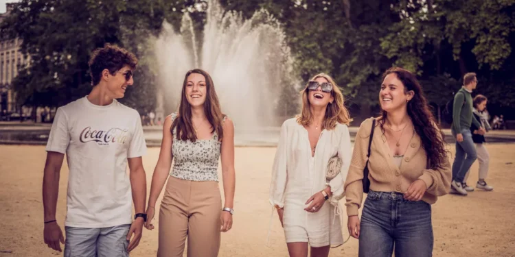 How to Spot a Fake Friend: 5 Signs of a Toxic Friendship 37 A Group of Friends Walking at the Park while Having Fun (Source: Pexels)