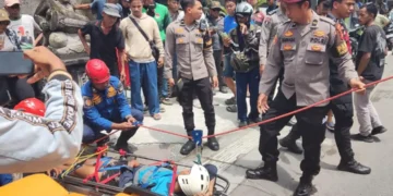 Photo of the evacuation of victims of electric shock in Pererenan