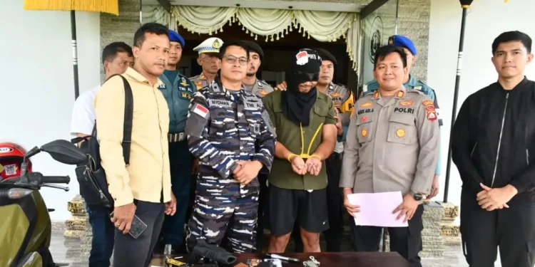 Bali Naval Base Arrests Suspect in Illegal Firearms Sales Operation 37 Handover of perpetrators of illegal firearms sales in Bali