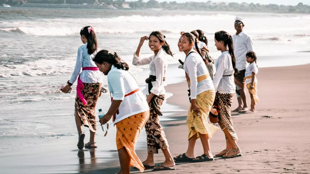 Bali and the Global Shock: What a US–Iran War Would Mean for Tourism, Capital, and Local Jobs 38 Balinese Group Enjoys Beach in Traditional Attire