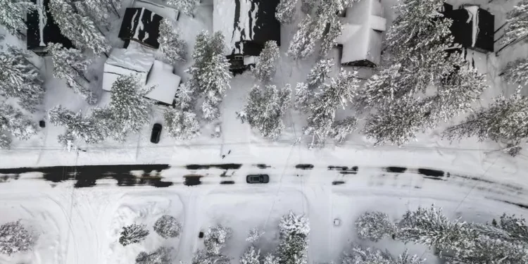 Winter Storm in US Grounds Thousands of Flights — What Travelers in Bali Need to Know 37 Snowstorm Photos in America