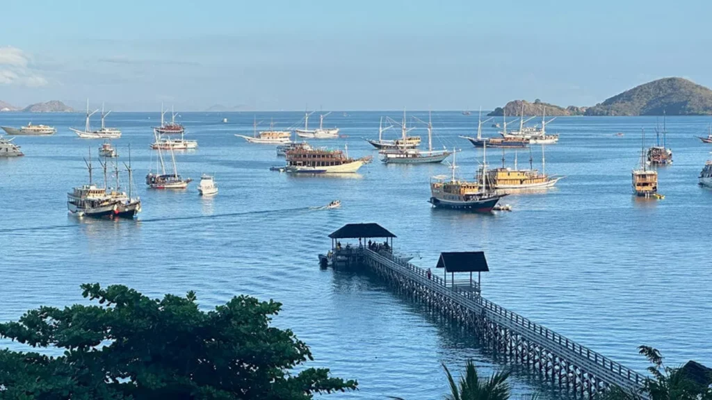 Photo of one of the piers in Labuan Bajo