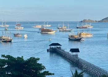 Photo of one of the piers in Labuan Bajo