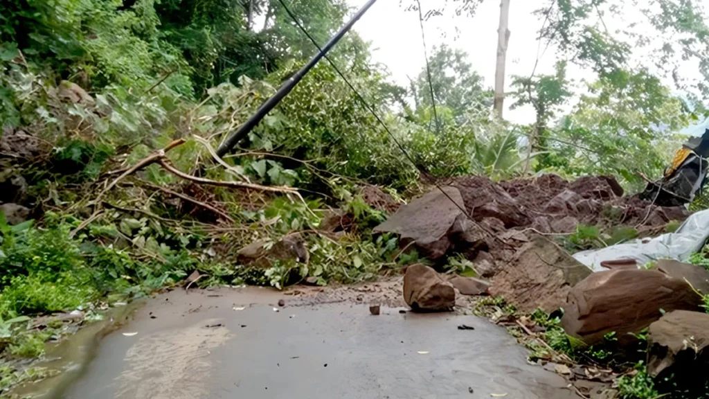 Photo: A landslide occurred in Banjar Batu Gede, Duda Timur Village, Selat District, Karangasem, Friday morning (February 6, 2026). (Doc. Karangasem Regional Disaster Management Agency)