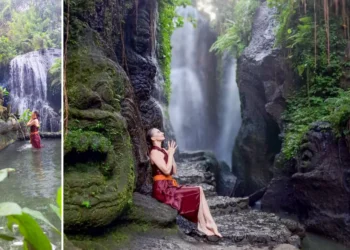 Photo of a tourist carrying out the purification process or what is known as Melukat in Beji Park (IST)