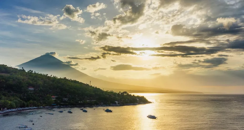Five Romantic Bali Beaches for Valentine’s Day 2026 — Beyond Candlelight Dinners 41 Pantai Amed, Karangasem: Black Sand, Clear Purpose