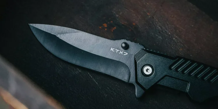 Photo Close-up of a Black Survival Knife