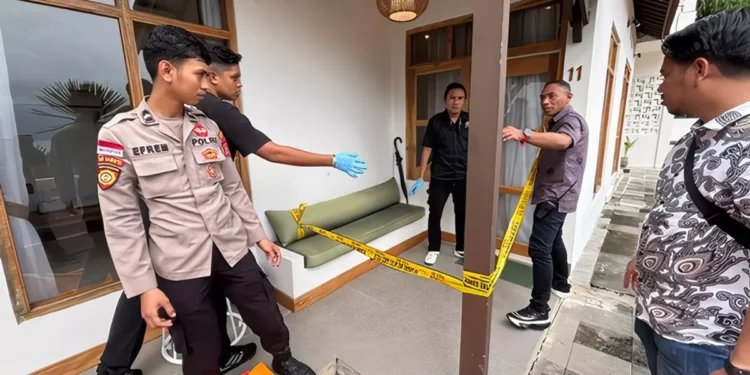 Canadian Man Found Dead in Labuan Bajo Hotel Room, Police Await Autopsy Results 37 Police have put up police tape in front of the Greenhills Labuan Bajo hotel room where a Canadian citizen was found dead, Friday (February 13, 2026). (Photo: West Manggarai Police)