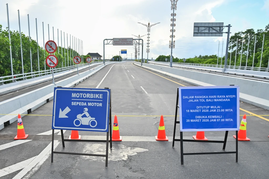 The Day Bali Stands Still: Inside Nyepi, the Island's Silent New Year 39
Photo of the deserted and empty streets near I Gusti Ngurah Rai Airport in Bali during Nyepi 2026 (Doc: Kumparan)