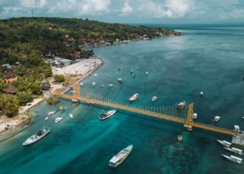 Photo of the Yellow Bridge that connects Nusa Lembongan and Nusa Ceningan in Bali (IST)