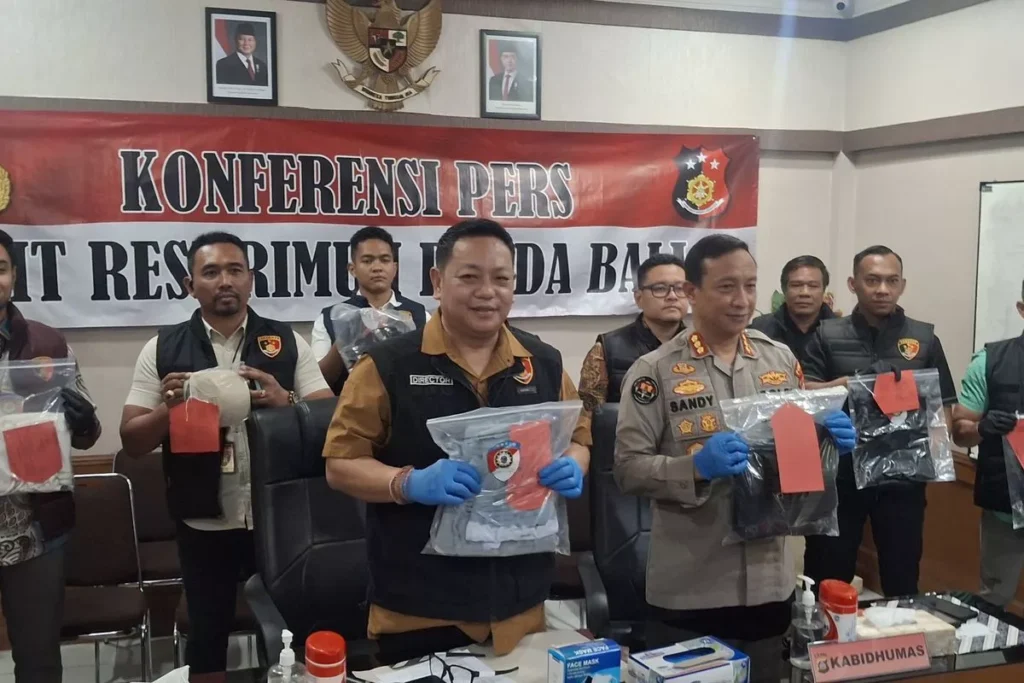 Three Tourists, Three Cases, One Week: Sexual Assaults in Bali Prompt Broader Questions 38 The Director of General Criminal Investigation (Direskrimum) of the Bali Regional Police, Senior Commissioner I Gede Adhi Mulyawarman, and the Head of Public Relations of the Bali Regional Police, Senior Commissioner Aria Sandy, at a press conference on the disclosure of a case of sexual violence against a female tourist at Bali Regional Police Headquarters on Friday (March 27, 2026). (KOMPAS.com/Yohanes Valdi Seriang Ginta)