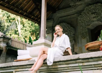 Illustration photo of a Caucasian woman relaxing on the front porch of her newly purchased house in Bali (Pexels)