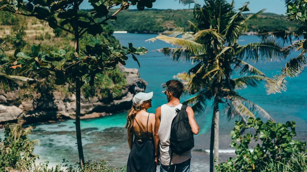 Illustration photo of tourists visiting Bali (Freepik)