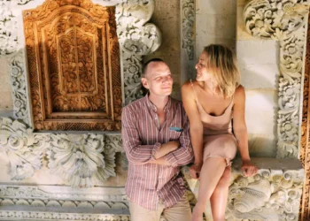 Illustration photo of a tourist couple in Bali (ist)