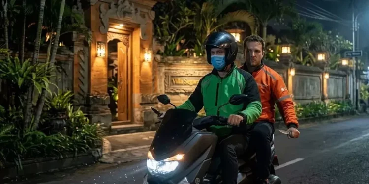 Five Witnesses Questioned as Police Search for Clues in Fatal Stabbing of Dutch National in Bali Villa 37 Illustration of the perpetrator of the stabbing of Dutch national Rene Pouw in front of Villa Amira in Banjar Anyar Kelod, Kerobokan, North Kuta, Badung, Bali. (Photo by AI)