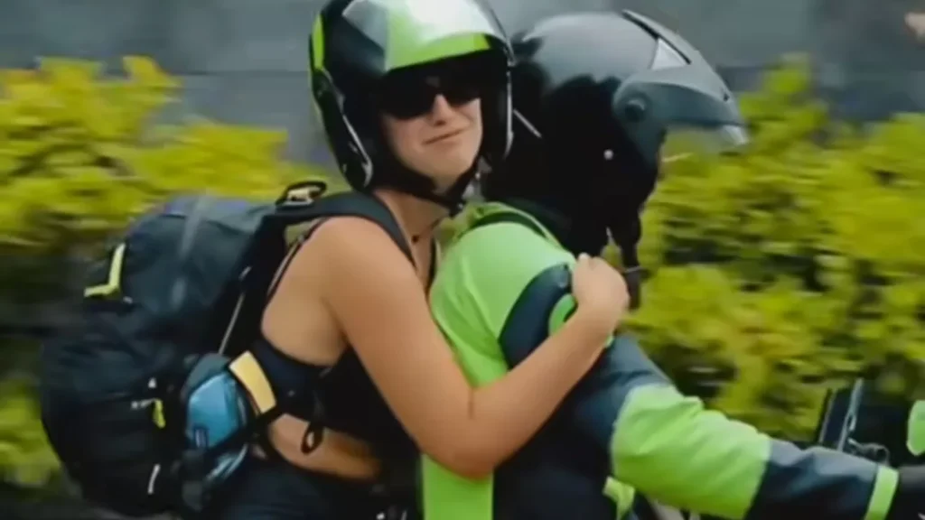 Bali Police Arrest Ride-Hailing Driver in Alleged Assault of Chinese Tourist After He Returned to Her Villa 39
Illustration photo of a female tourist using an online motorbike taxi service in Bali (Ist)