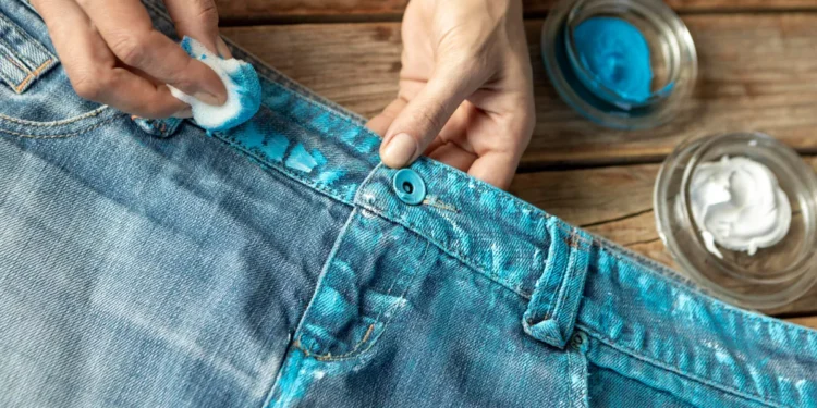 Illustration Photo of Cleaning Ink Stains on Jeans (Freepik)