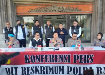 Bali Police Chief Inspector General Daniel Adityajaya provided the latest updates on the kidnapping and murder of Ukrainian foreigner Ihor Komarav, also known as IK, 28, at Bali Police Headquarters on Monday (March 30). Photo: Bali Police Public Relations.