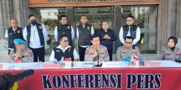 Bali Police Chief Inspector General Daniel Adityajaya provided the latest updates on the kidnapping and murder of Ukrainian foreigner Ihor Komarav, also known as IK, 28, at Bali Police Headquarters on Monday (March 30). Photo: Bali Police Public Relations.
