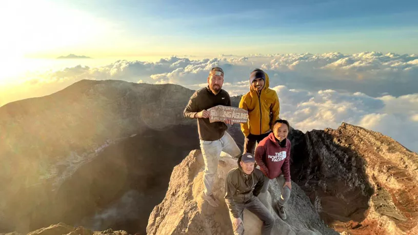 Mount Agung Closed for 28 Days: What Bali’s Sacred Ceremony Means for Travelers 39 Tourists take photos at the summit of Mount Agung in Bali. (IST)