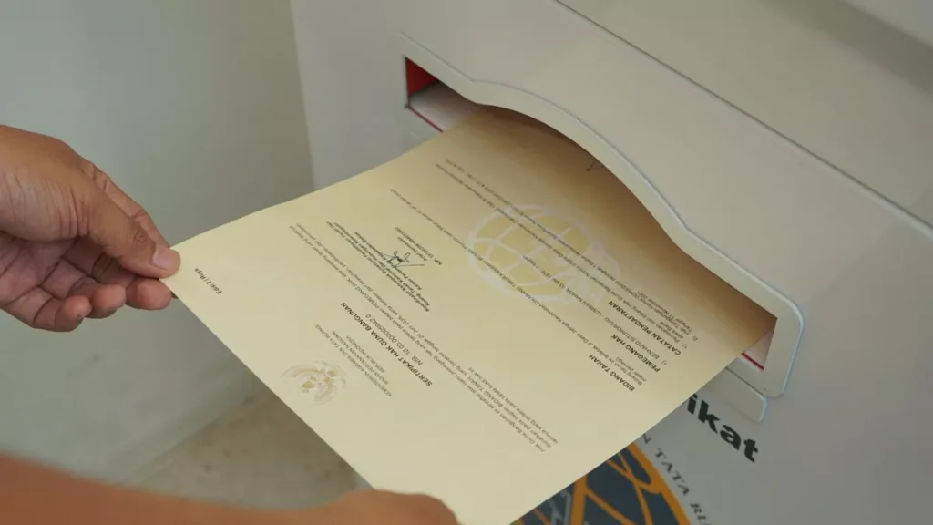 Splitting Land Certificates in Bali: Costs, Legal Steps, and What Property Investors Must Know 39
Photo of the Building Use Rights Certificate when printed (Photo: ATR/BPN)