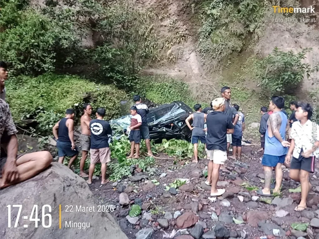 A Car Plunged 100 Meters Into a Ravine. One Driver's Death Reveals the Risks of Bali's Most Dangerous Roads 38 A car fell into a ravine in Ban Village, Karangasem (Doc. IDN Times/special)