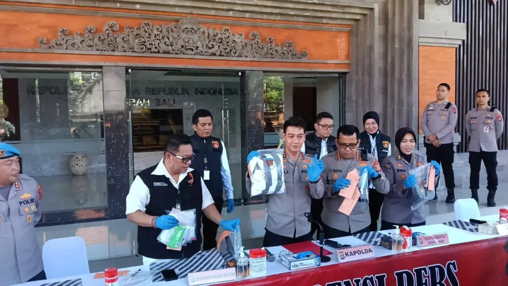Bali Police Chief Inspector General Daniel Adityajaya provided the latest updates on the kidnapping and murder of Ukrainian foreigner Ihor Komarav, also known as IK, 28, at Bali Police Headquarters on Monday (March 30). Photo: Bali Police Public Relations.