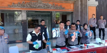 Bali Police Chief Inspector General Daniel Adityajaya provided the latest updates on the kidnapping and murder of Ukrainian foreigner Ihor Komarav, also known as IK, 28, at Bali Police Headquarters on Monday (March 30). Photo: Bali Police Public Relations.