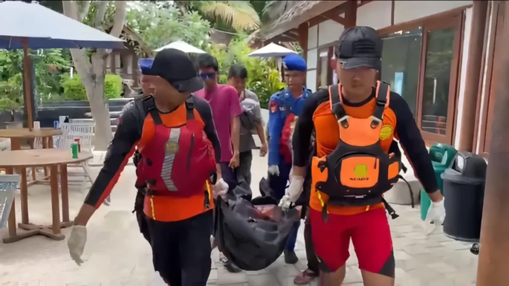 Photo: A joint SAR team recovers the body of British citizen Robert Peter Ladd (46), who died after going missing during a shore dive in the waters off Gili Air, Gili Indah Village, Pemenang District, North Lombok, Tuesday (March 24, 2026). (Doc. Mataram SAR)