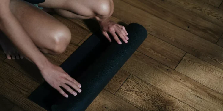 How to Clean Your Yoga Mat in Bali’s Humid Climate—And Why It Matters More Than You Think 37 Illustration of a woman rolling up her yoga mat after doing yoga in Bali (Pexels)