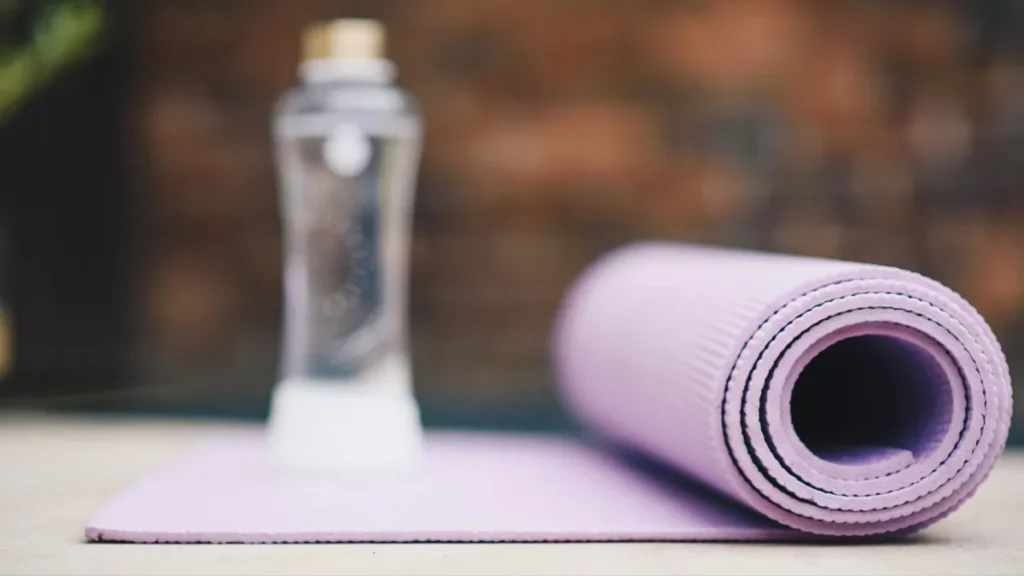 How to Clean Your Yoga Mat in Bali’s Humid Climate—And Why It Matters More Than You Think 38
Illustration photo showing a light purple yoga mat and cleaning fluid in a plastic bottle (Pexels)