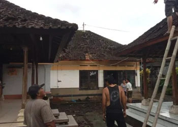 One of the residents' houses damaged by strong winds in Banjar Sandan Dangin Yeh, Sesandan Village, Tabanan District, Tabanan Regency, Bali Province, Tuesday afternoon (April 7, 2026). (Tabanan Regional Disaster Management Agency.)